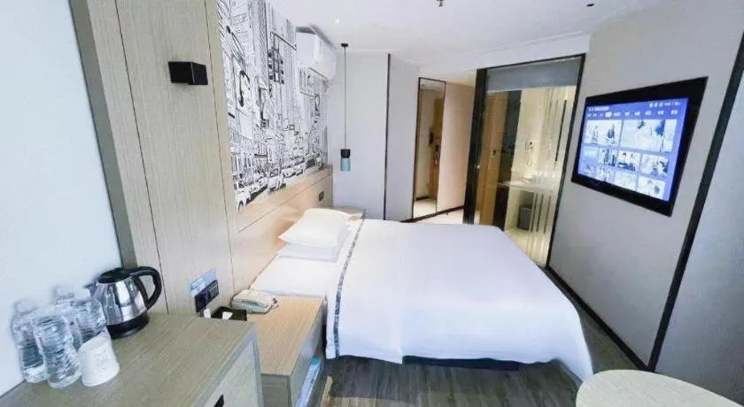 Bed in City Comfort Inn Wuhan Hanyang Street Caidian Square Metro Station