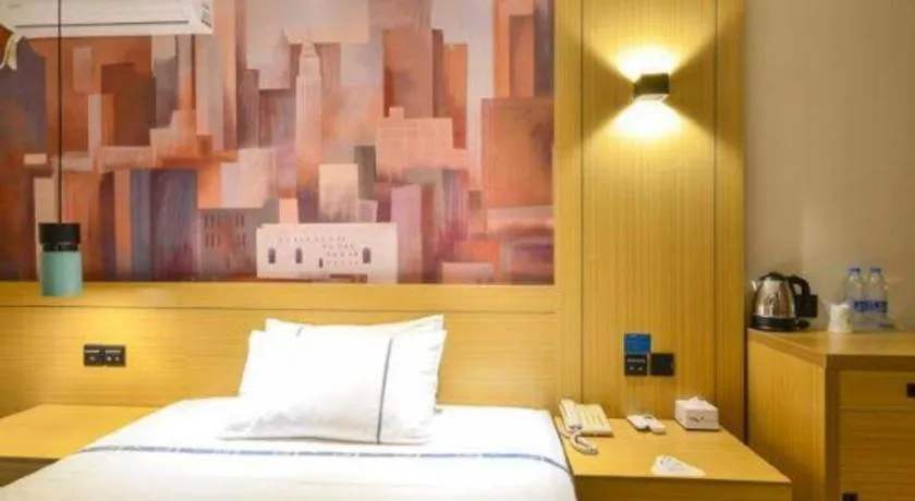 Bed in City Comfort Inn Wuhan Hanyang Street Caidian Square Metro Station