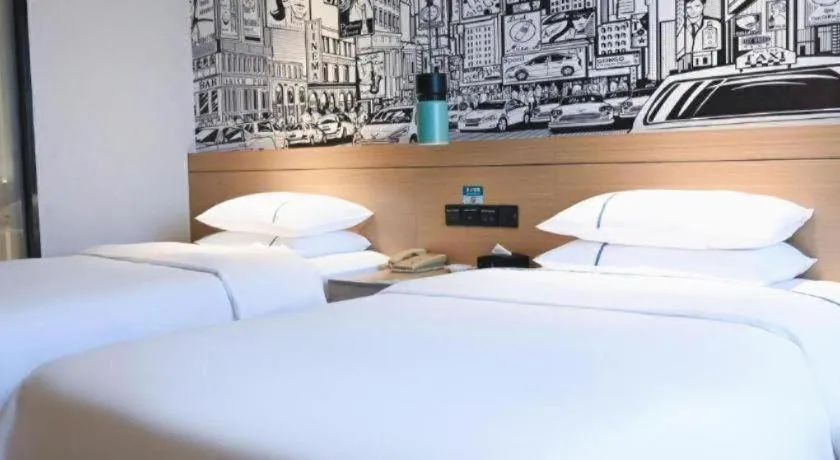 Bed in City Comfort Inn Wuhan Hanyang Street Caidian Square Metro Station