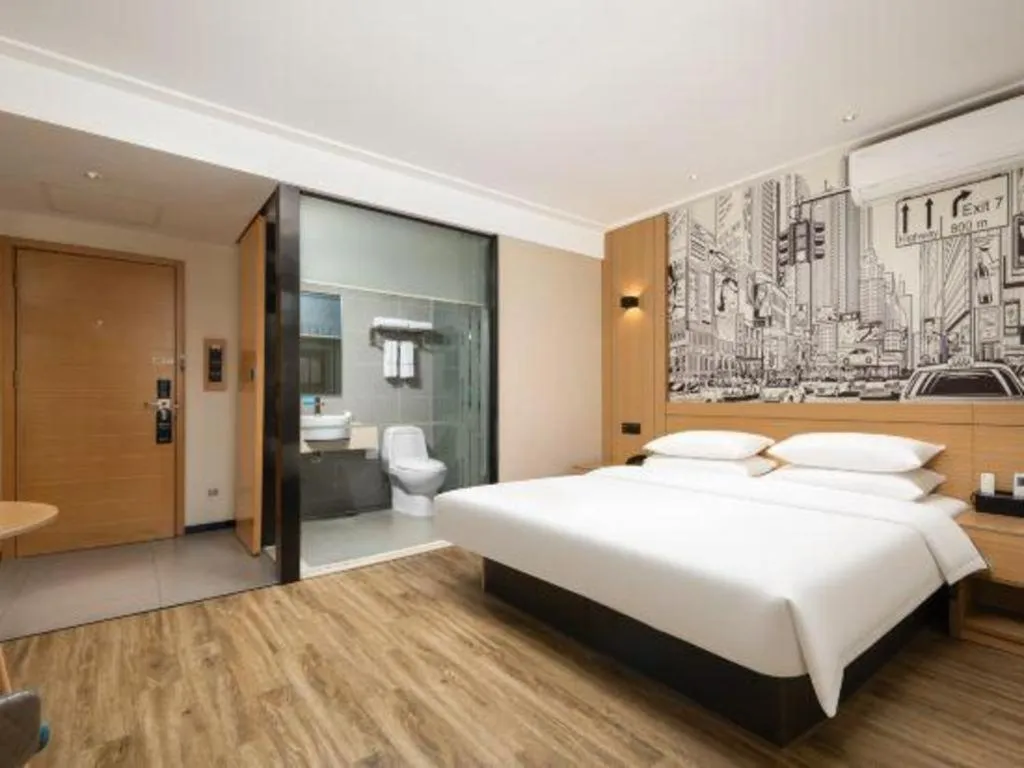 Bed in City Comfort Inn Wuhan Hanyang Street Caidian Square Metro Station