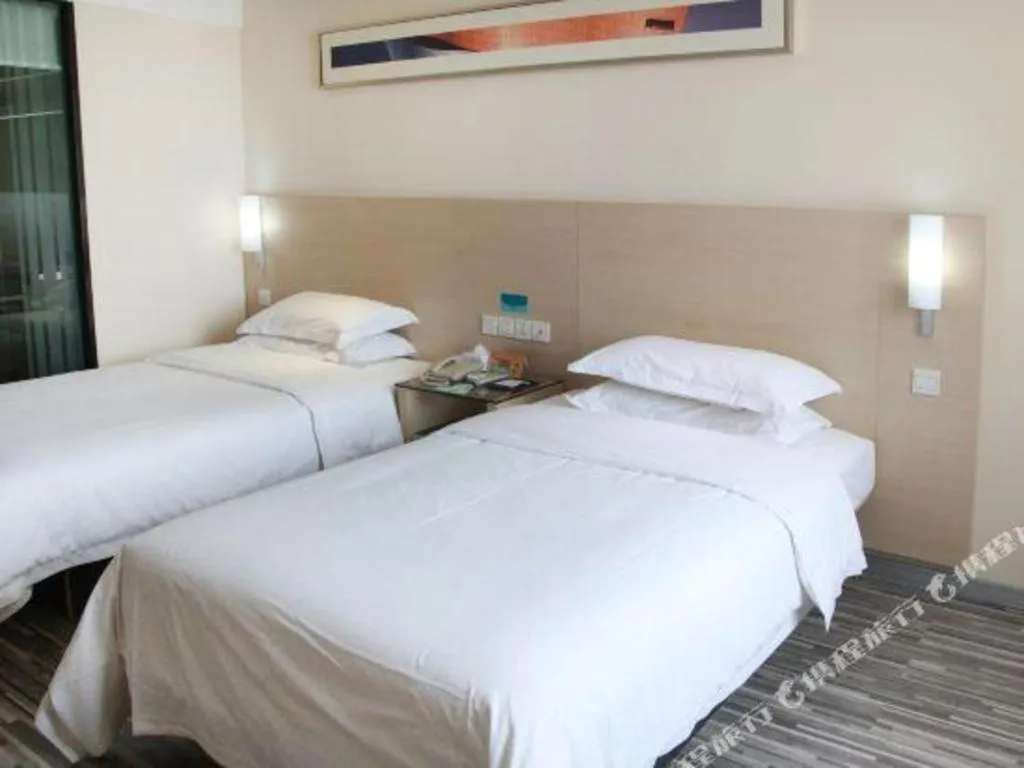 Bed in City Comfort Inn Wuhan Hanyang Street Caidian Square Metro Station