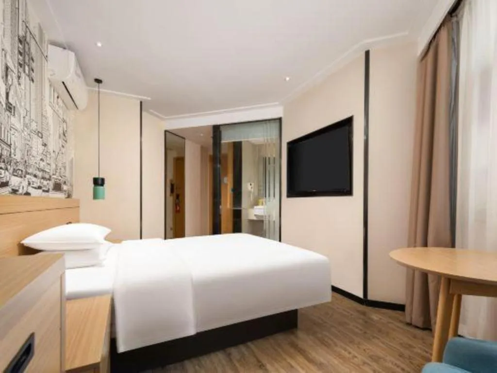 Bed in City Comfort Inn Wuhan Hanyang Street Caidian Square Metro Station