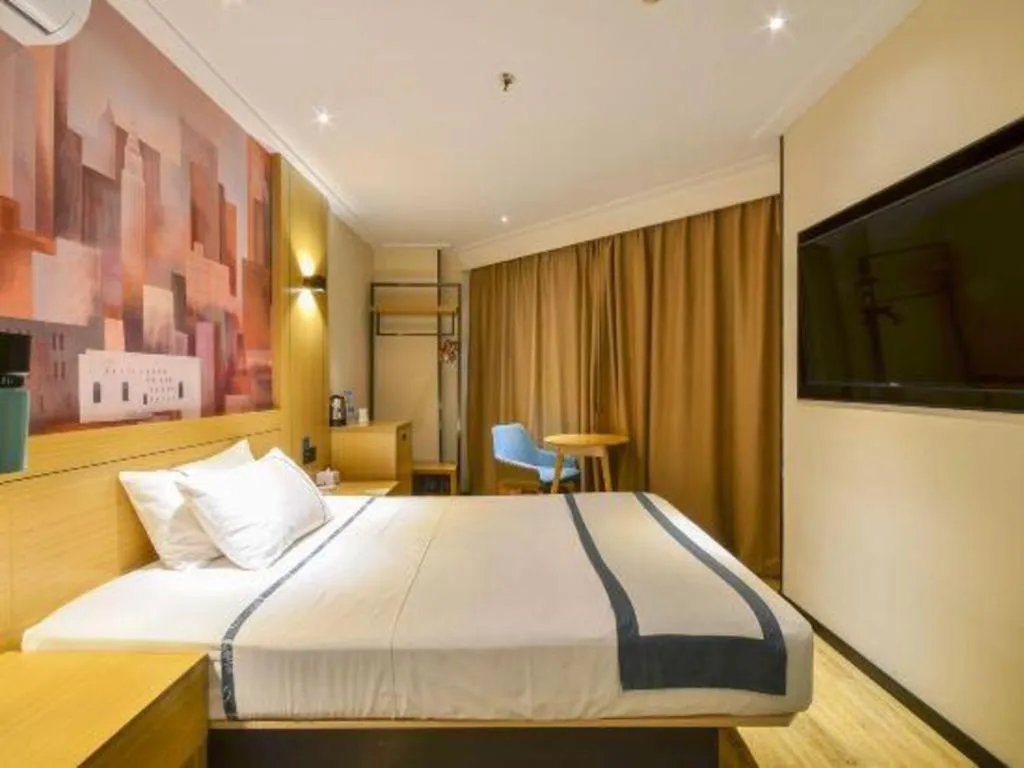 Bed in City Comfort Inn Wuhan Hanyang Street Caidian Square Metro Station