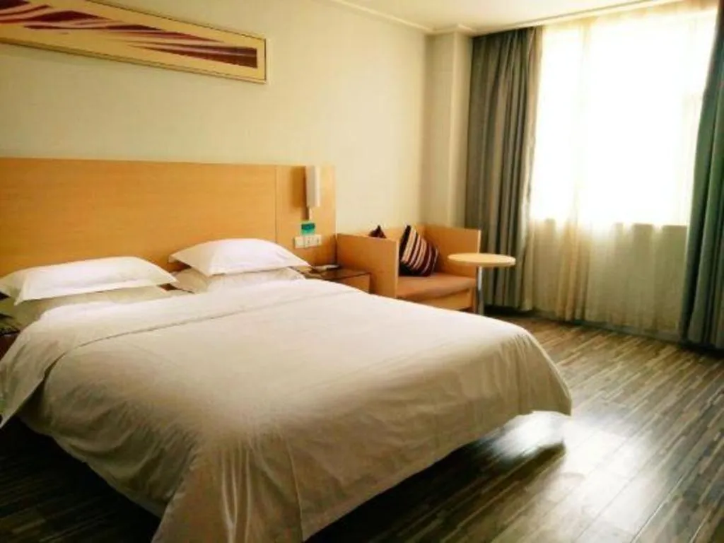 Bed in City Comfort Inn Wuhan Hanyang Street Caidian Square Metro Station