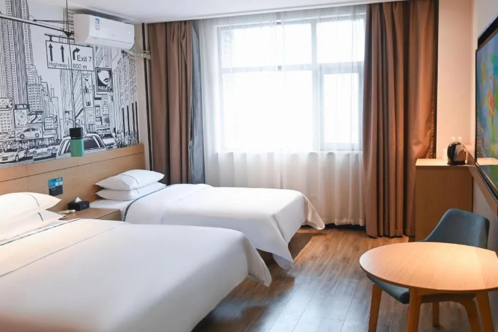 Bed in City Comfort Inn Wuhan Hanyang Street Caidian Square Metro Station