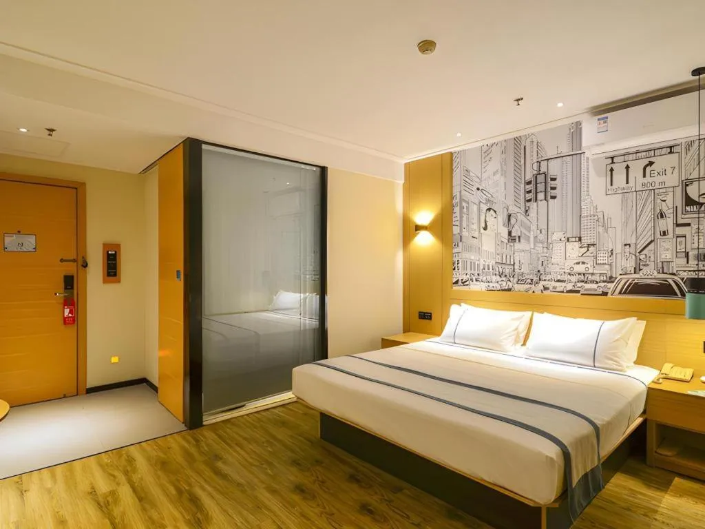 Bed in City Comfort Inn Wuhan Hanyang Street Caidian Square Metro Station
