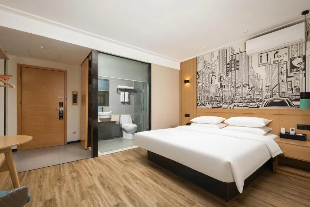 Bed in City Comfort Inn Wuhan Hanyang Street Caidian Square Metro Station