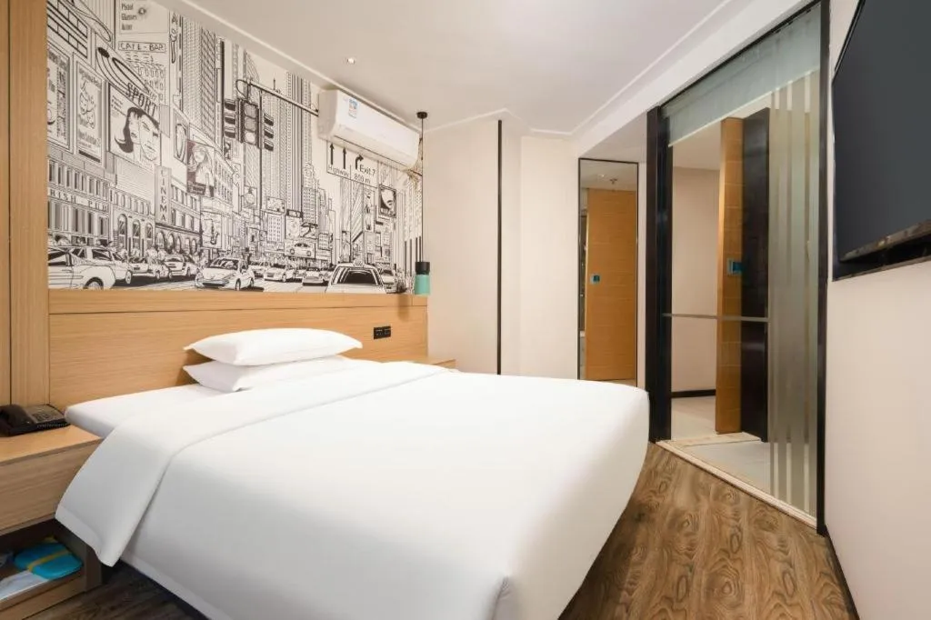 Bed in City Comfort Inn Wuhan Hanyang Street Caidian Square Metro Station