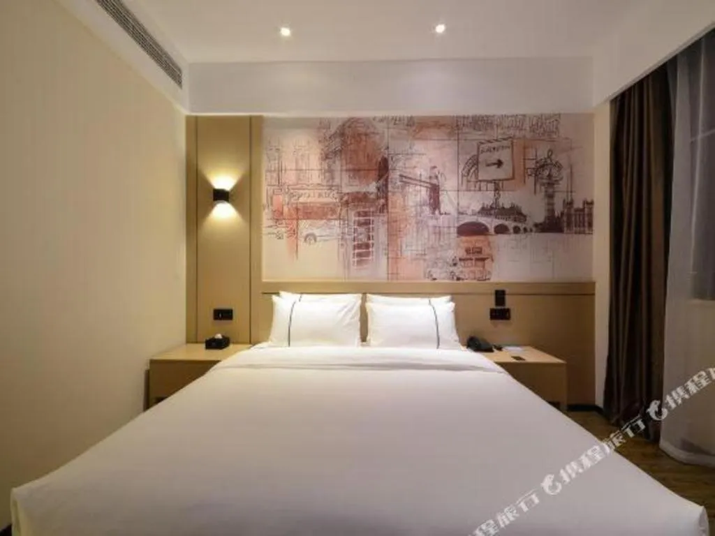 Bed in City Comfort Inn Wuhan Hanyang Street Caidian Square Metro Station