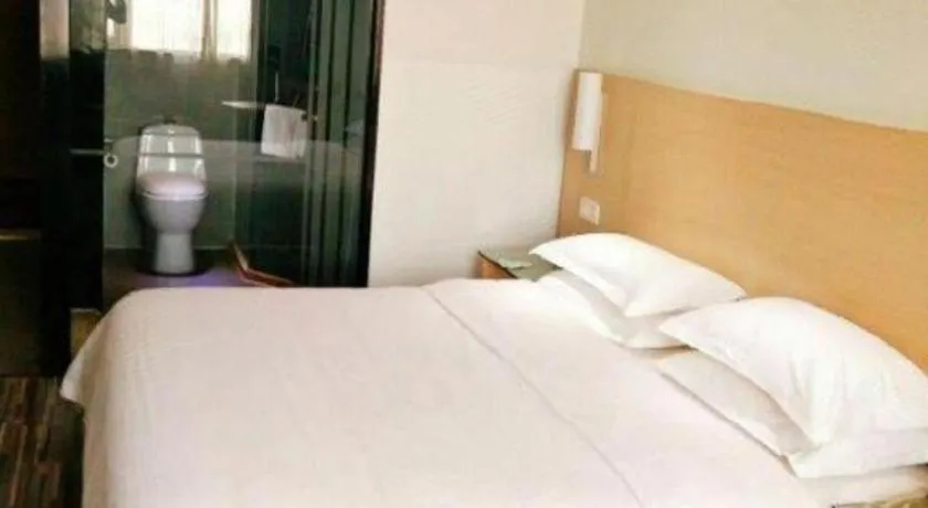 Bed in City Comfort Inn Wuhan Hanyang Street Caidian Square Metro Station