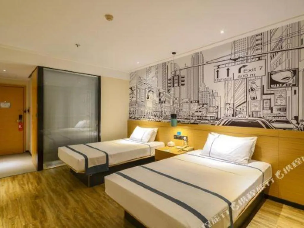 Bed in City Comfort Inn Wuhan Hanyang Street Caidian Square Metro Station