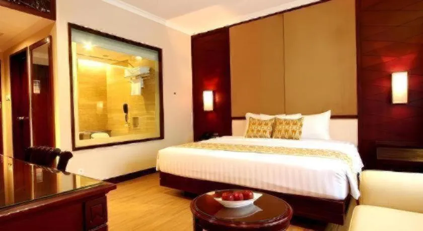Bed in Kartika Chandra Hotel
