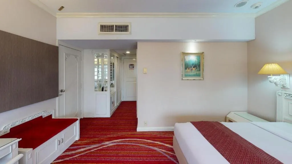 Bed in Kartika Chandra Hotel