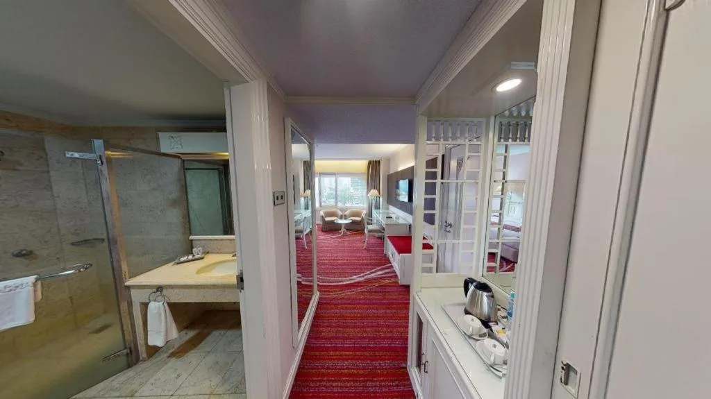 Kartika Chandra Hotel