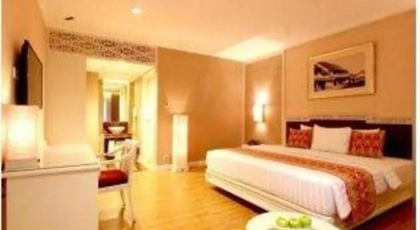 Bed in Kartika Chandra Hotel