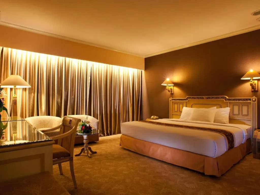 Bed in Kartika Chandra Hotel