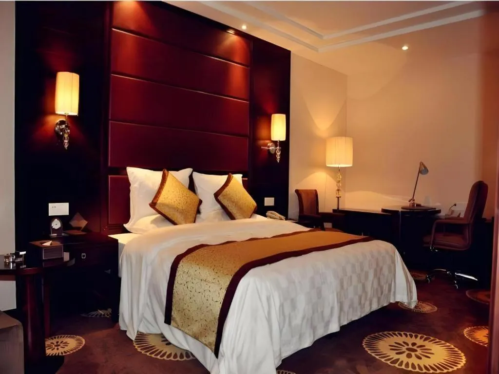 Bed in Hotel Ramada Plaza Hangzhou Xiaoshan