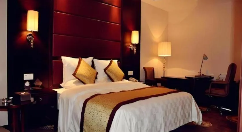 Bed in Hotel Ramada Plaza Hangzhou Xiaoshan