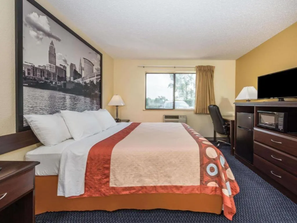 Bed in Super 8 By Wyndham Franklin/Middletown Area