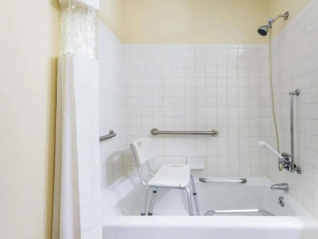 Super 8 By Wyndham Franklin/Middletown Area