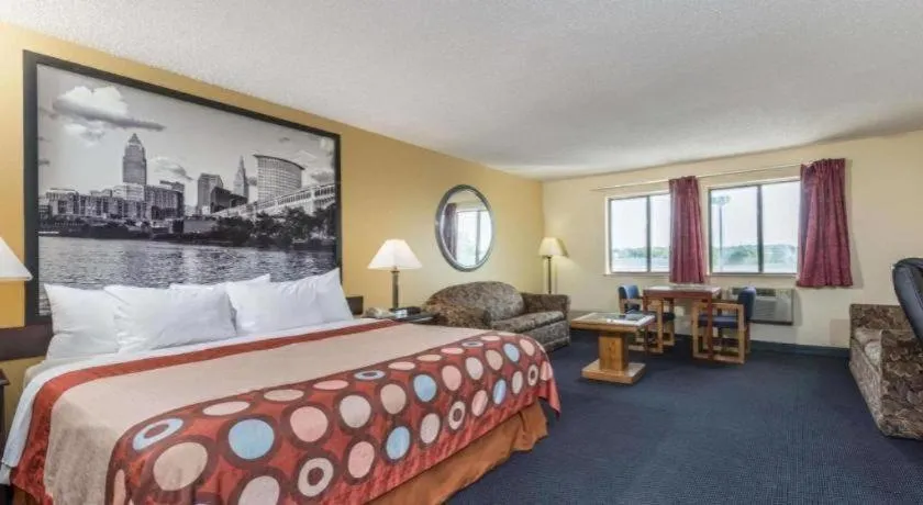 Bed in Super 8 By Wyndham Franklin/Middletown Area
