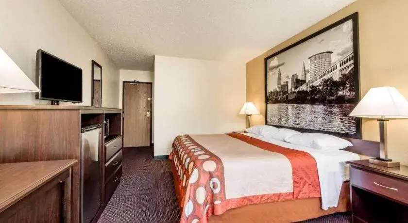 Bed in Super 8 By Wyndham Franklin/Middletown Area Bed in Super 8 By Wyndham Franklin/Middletown Area