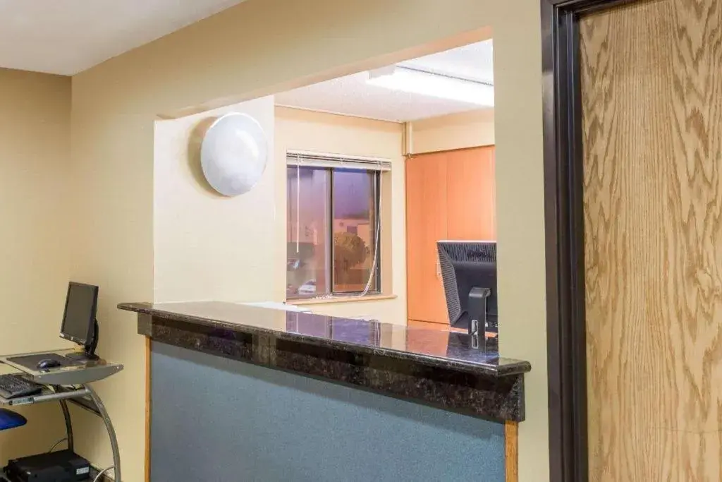 Super 8 By Wyndham Franklin/Middletown Area Super 8 By Wyndham Franklin/Middletown Area