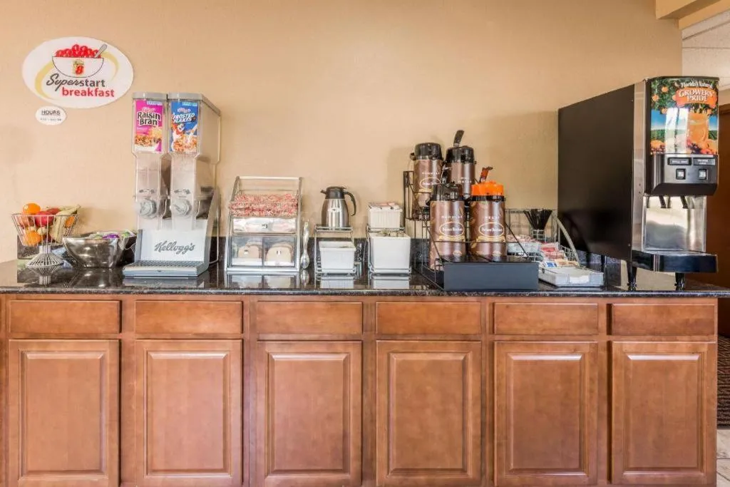 Super 8 By Wyndham Franklin/Middletown Area