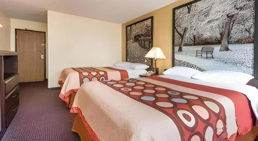 Bed in Super 8 By Wyndham Franklin/Middletown Area