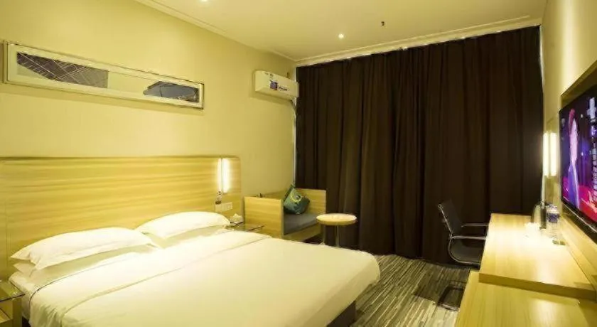 Bed in City Comfort Inn Ezhou Wenxing Avenue Central Hospital