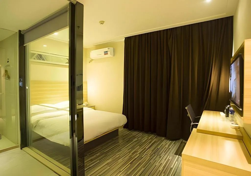 Bed in City Comfort Inn Ezhou Wenxing Avenue Central Hospital