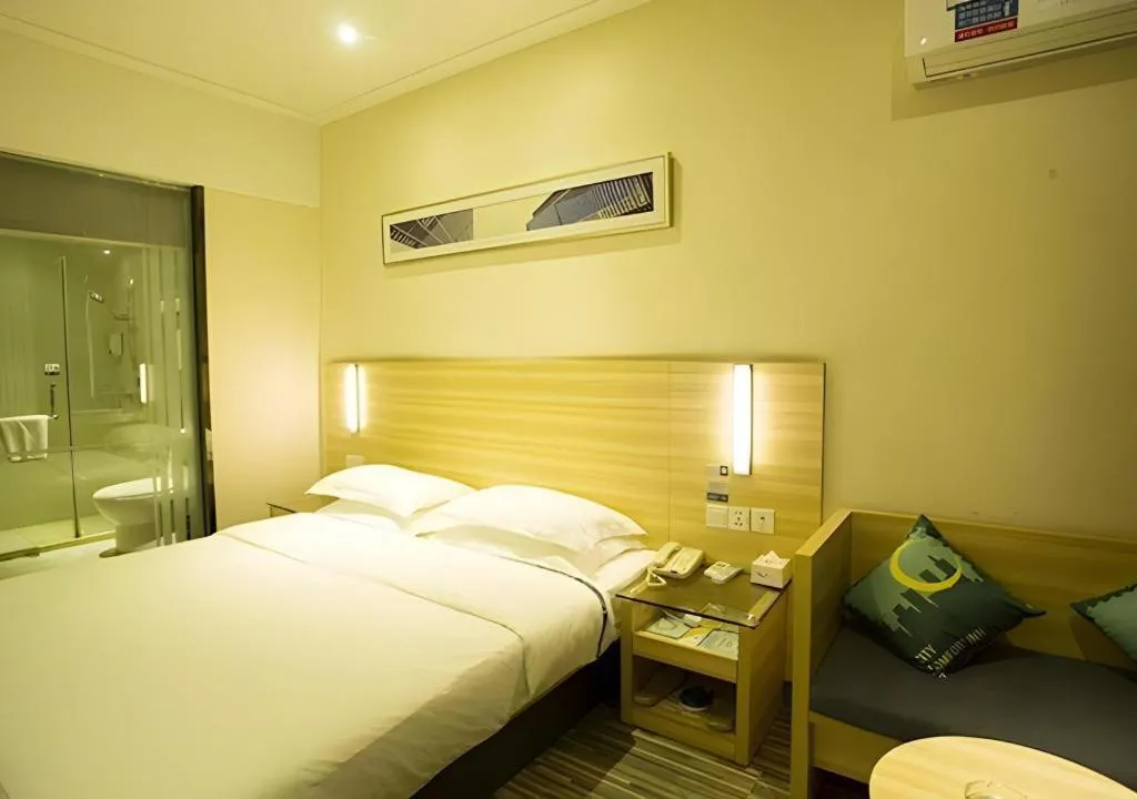 Bed in City Comfort Inn Ezhou Wenxing Avenue Central Hospital