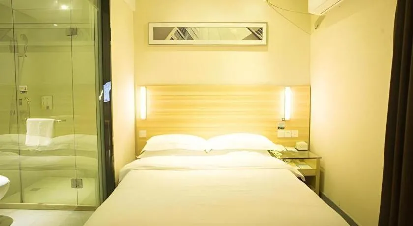 Bed in City Comfort Inn Ezhou Wenxing Avenue Central Hospital