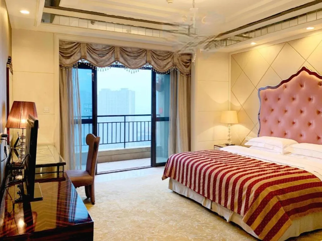 Bed in Country Garden Phoenix Hotel Jurong