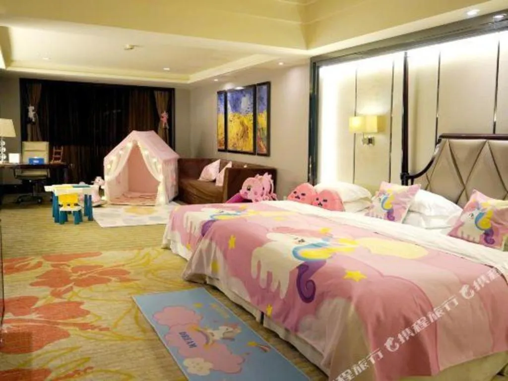 Bed in Country Garden Phoenix Hotel Jurong