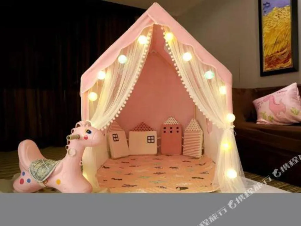 Bed in Country Garden Phoenix Hotel Jurong