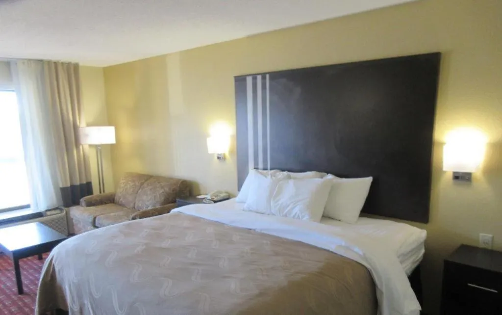 Bed in Quality Inn Andalusia