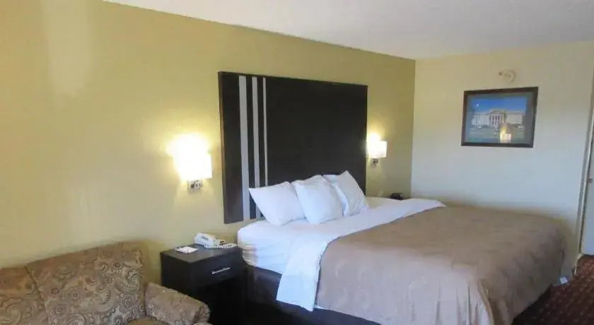 Bed in Quality Inn Andalusia Bed in Quality Inn Andalusia