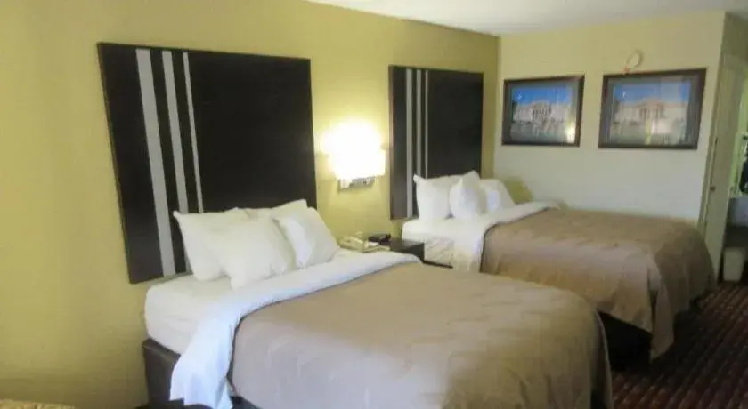 Bed in Quality Inn Andalusia Bed in Quality Inn Andalusia