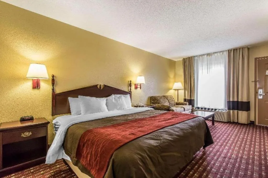 Bed in Quality Inn Andalusia