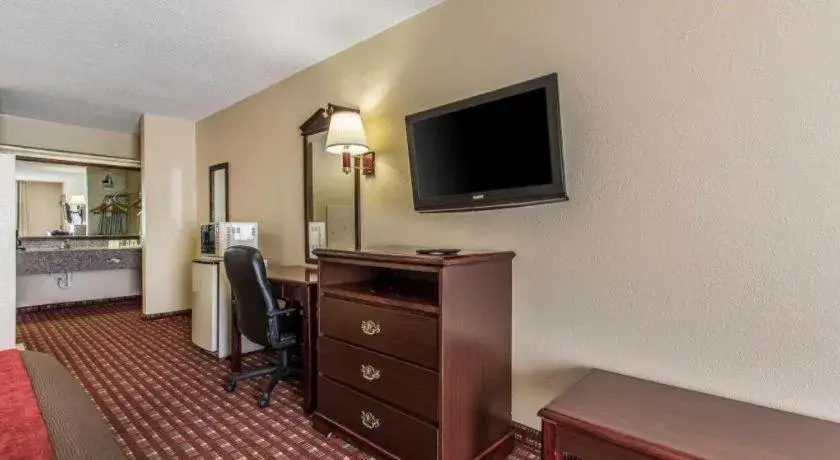 Bed in Quality Inn Andalusia Bed in Quality Inn Andalusia