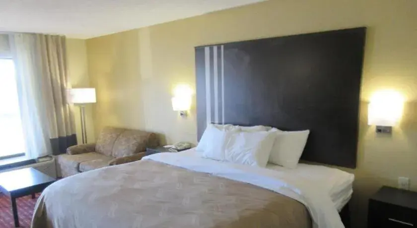 Bed in Quality Inn Andalusia Bed in Quality Inn Andalusia