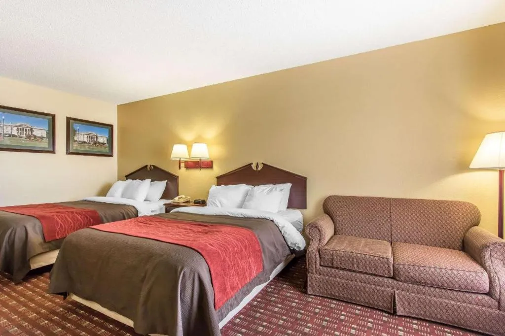 Bed in Quality Inn Andalusia