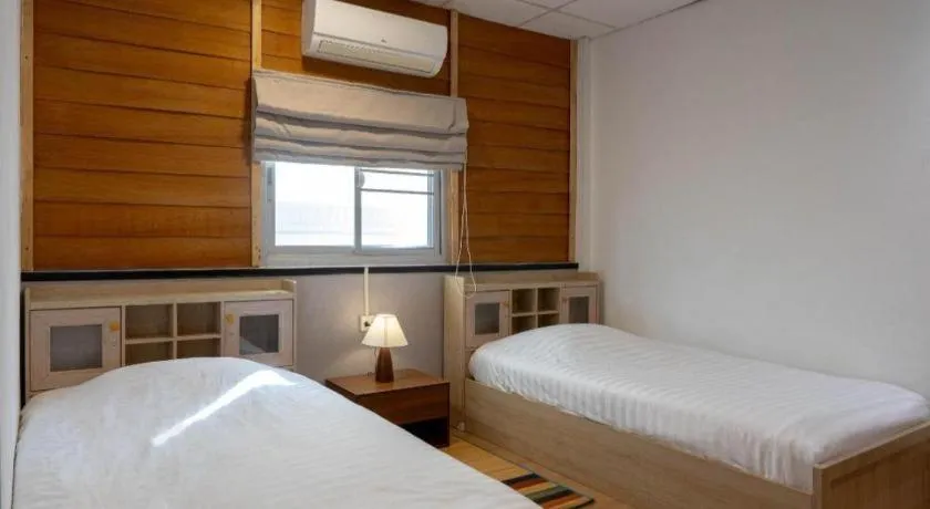 Bed in THE GOOSE HOUSE UBON