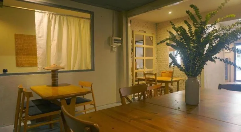 THE GOOSE HOUSE UBON