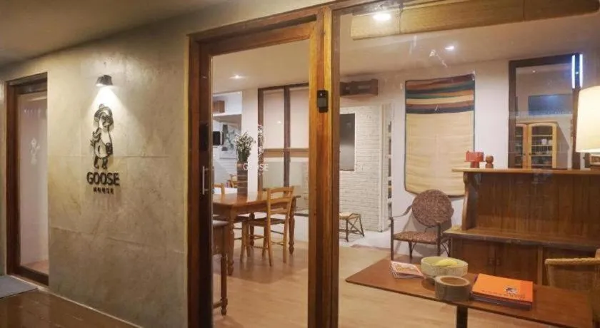 THE GOOSE HOUSE UBON