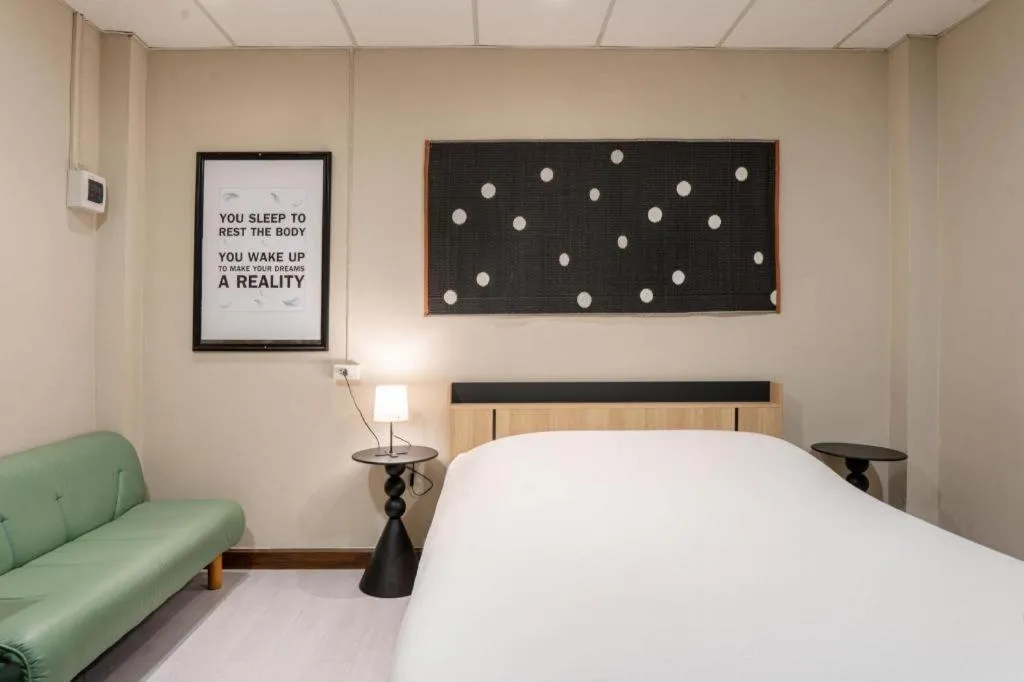 Bed in THE GOOSE HOUSE UBON