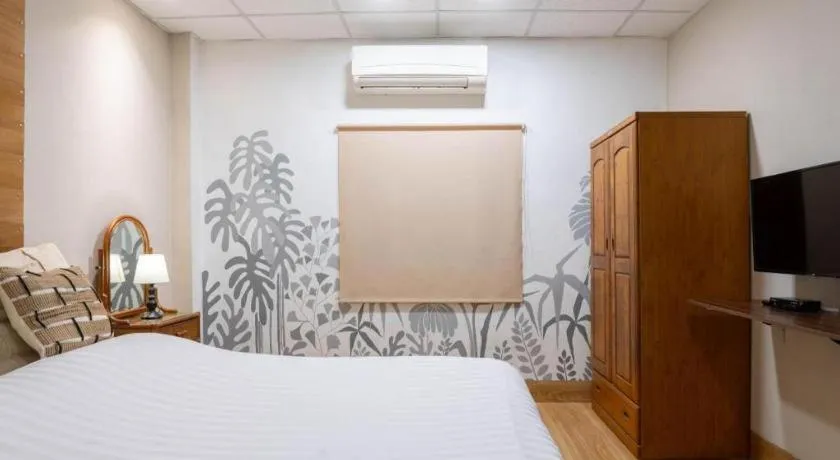 Bed in THE GOOSE HOUSE UBON