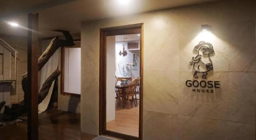 THE GOOSE HOUSE UBON