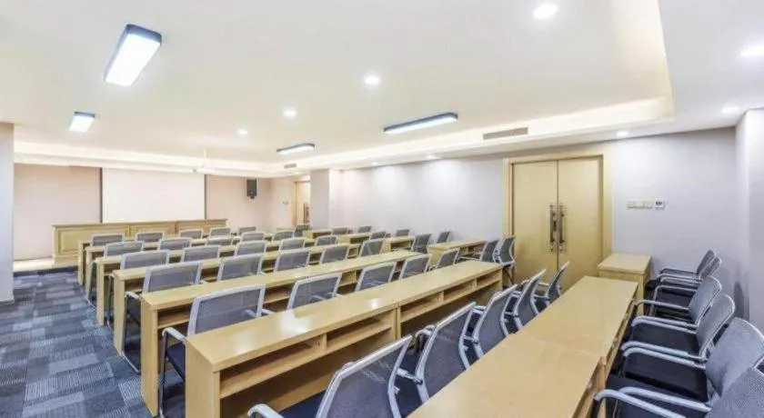 Lavande Hotel·Xishuangbanna Jinghong Songkran Square